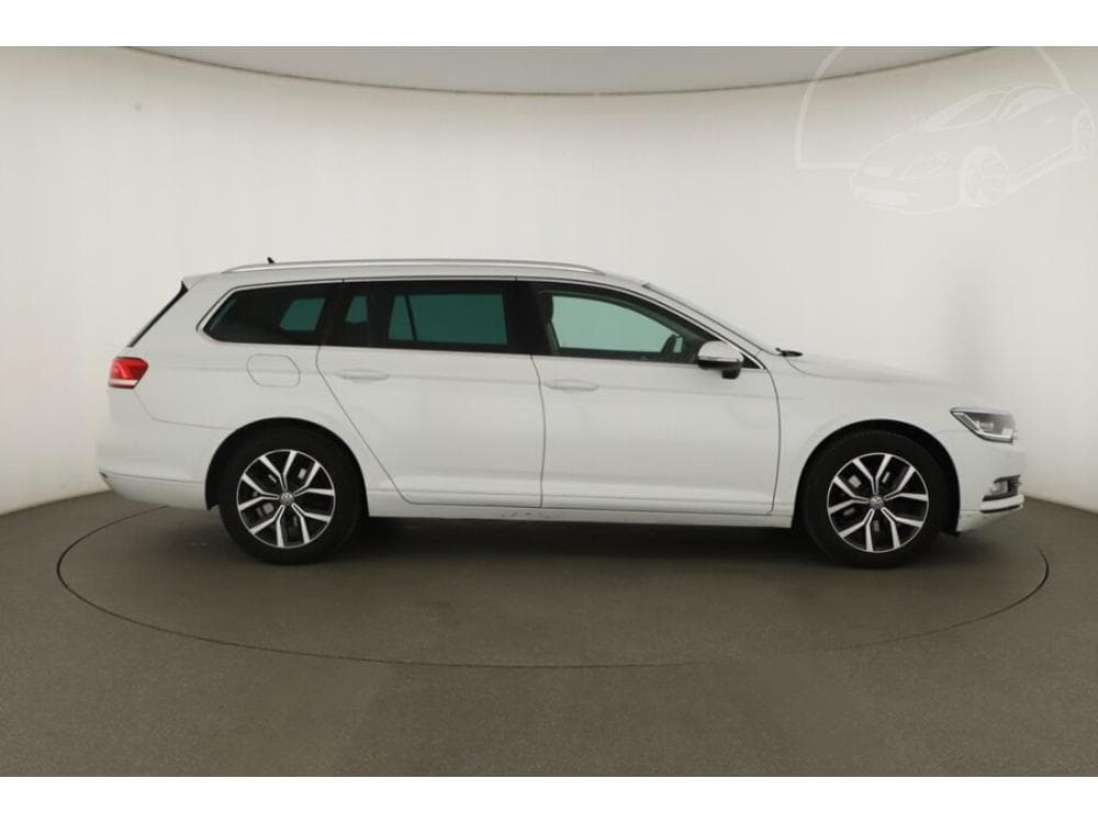 2017 Volkswagen PASSAT - 16