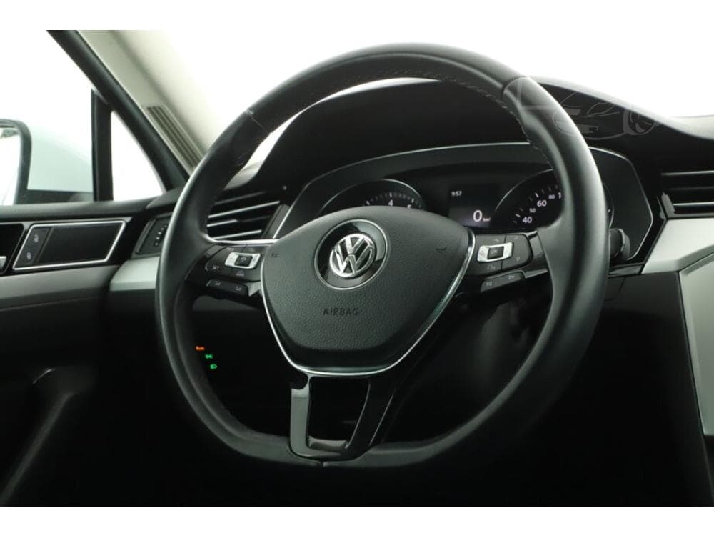2017 Volkswagen PASSAT - 22