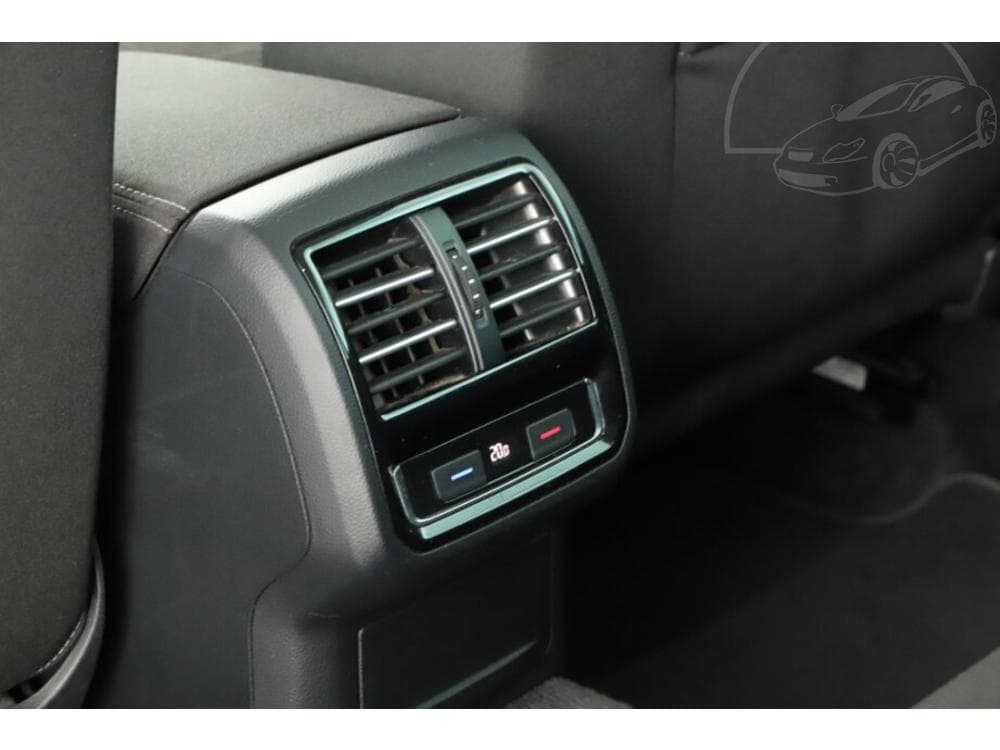 2017 Volkswagen PASSAT - 34