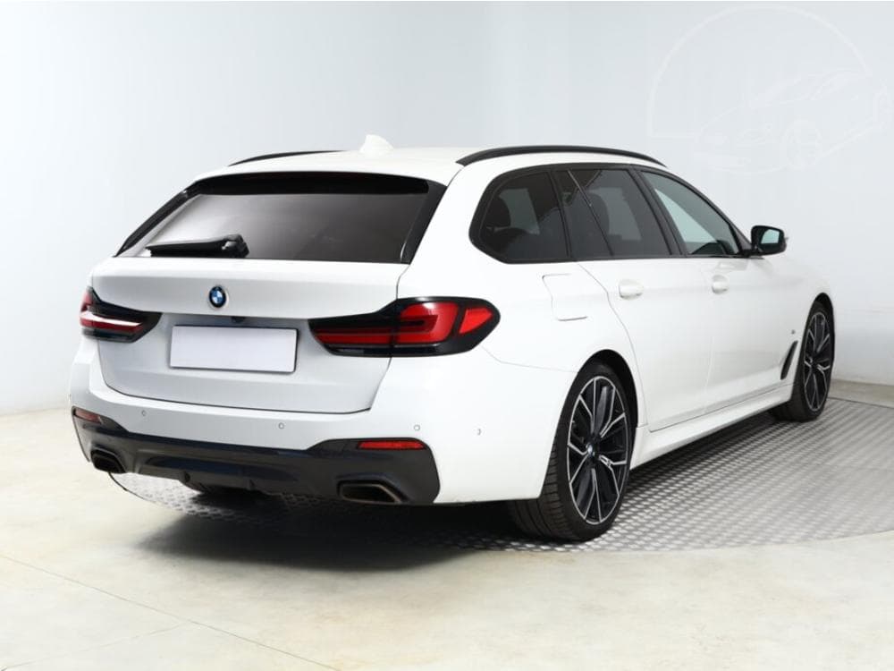 2021 BMW 5-SERIES - 17