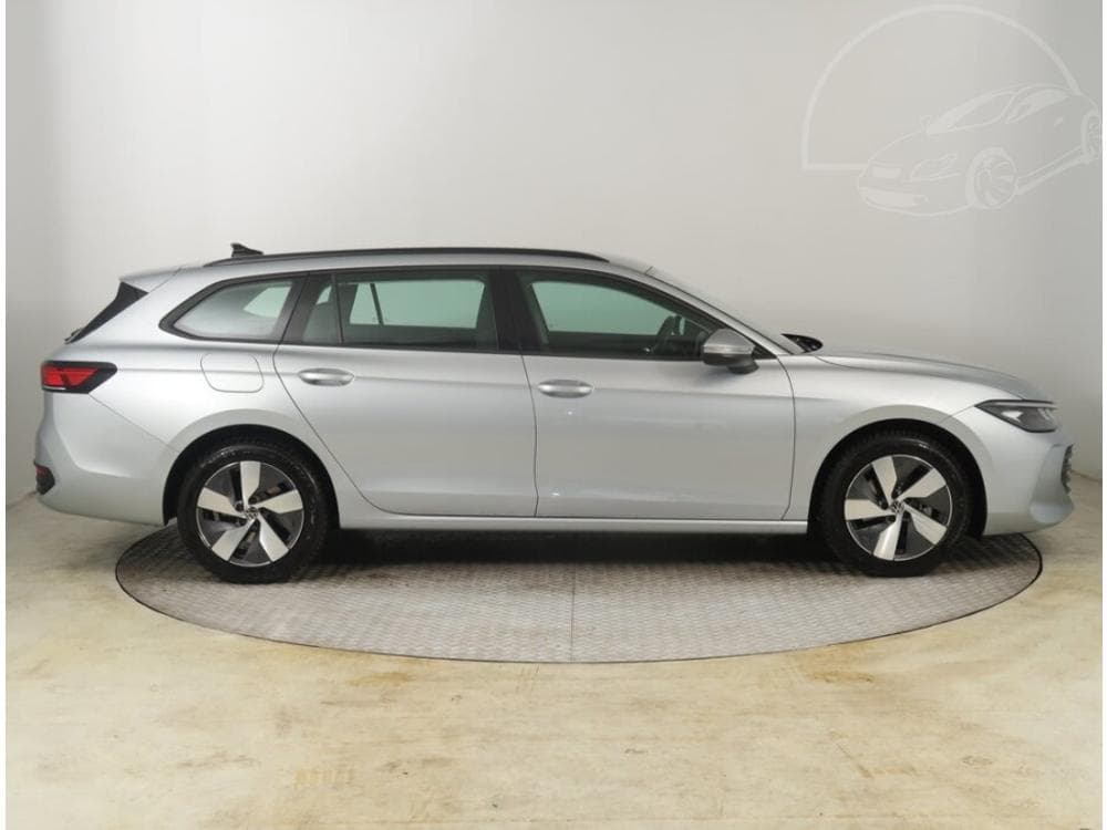 2025 Volkswagen PASSAT - 16
