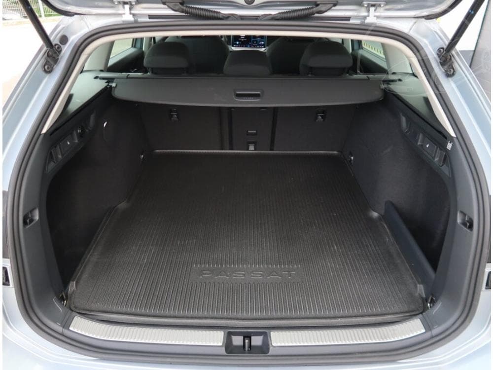 2025 Volkswagen PASSAT - 40