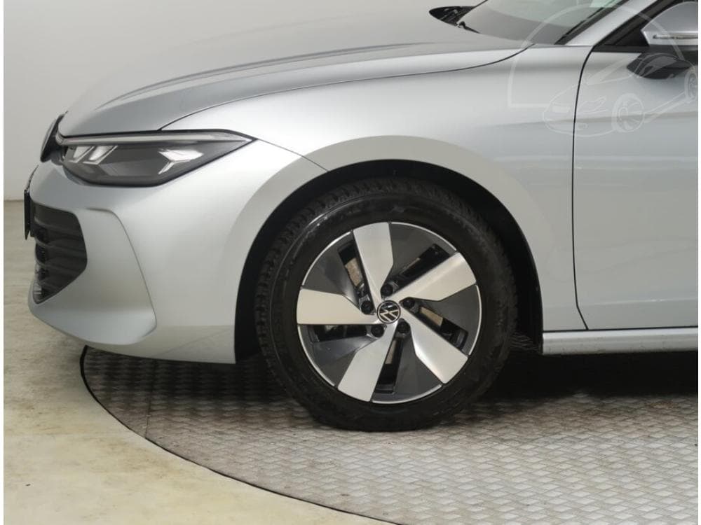 2025 Volkswagen PASSAT - 43