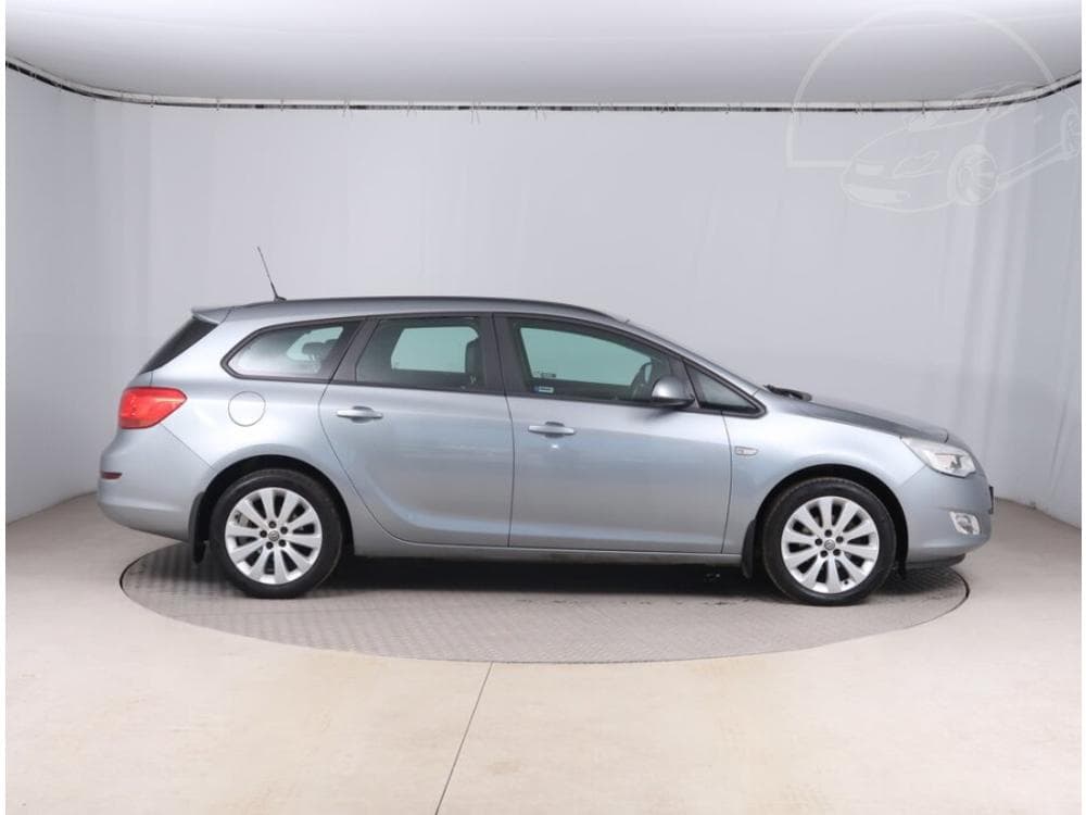 2011 Opel ASTRA - 11