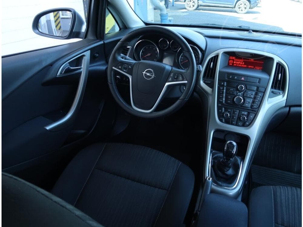 2011 Opel ASTRA - 13