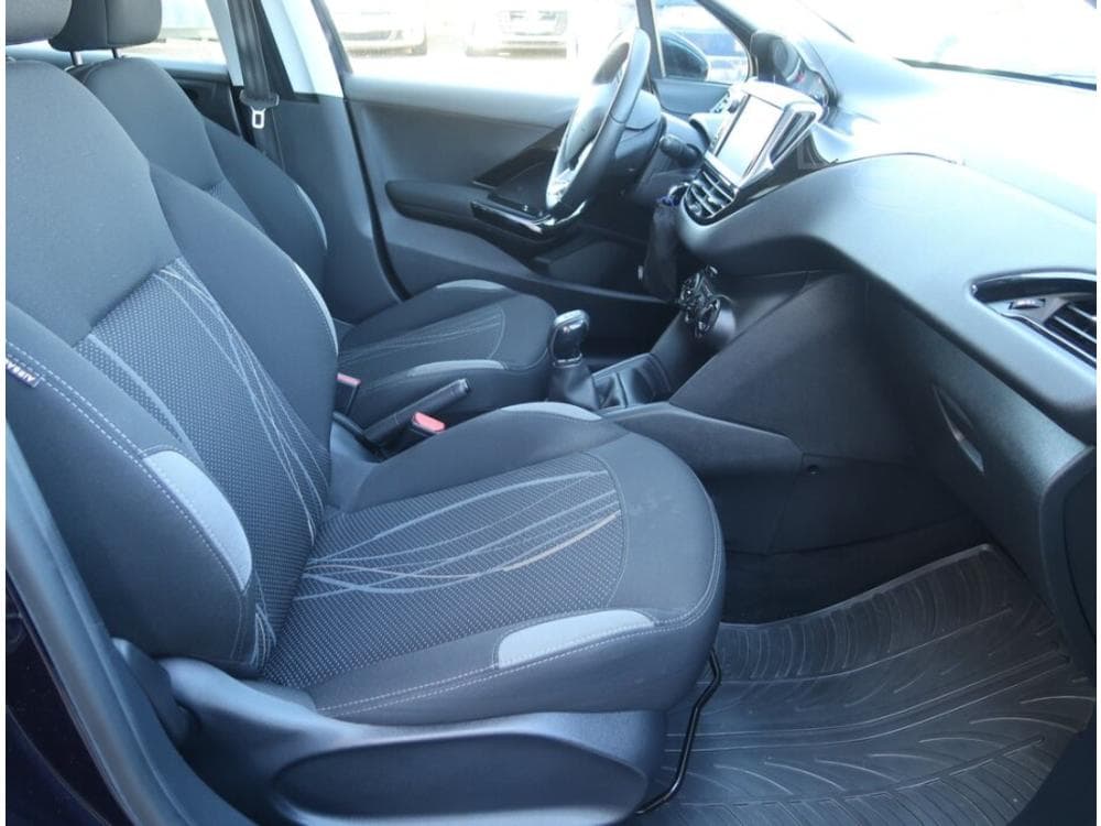 2014 Peugeot 208 - 9