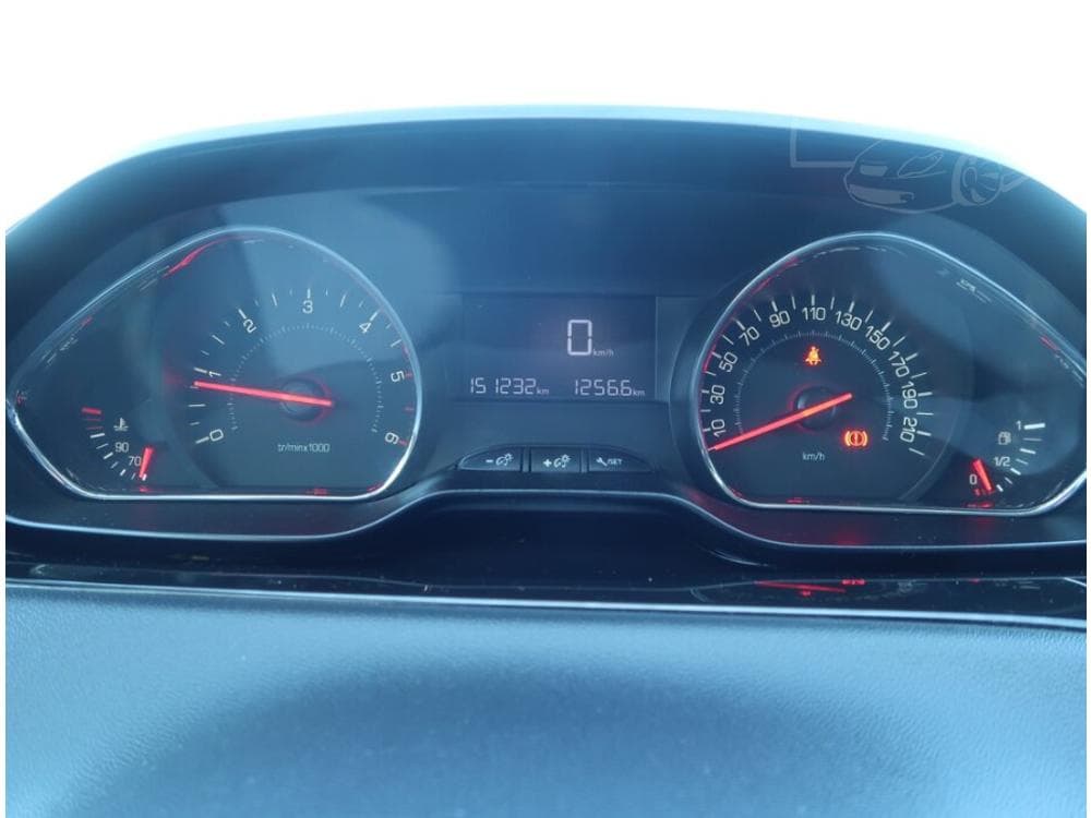 2014 Peugeot 208 - 11