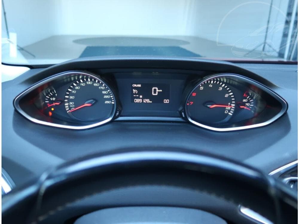 2018 Peugeot 308 - 31