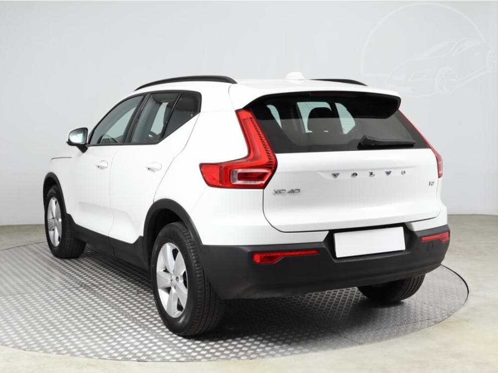 2022 Volvo XC40 - 13