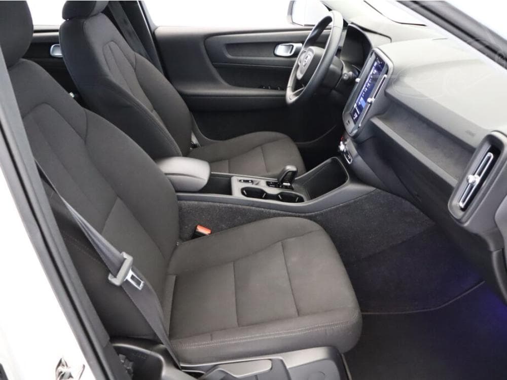 2022 Volvo XC40 - 25