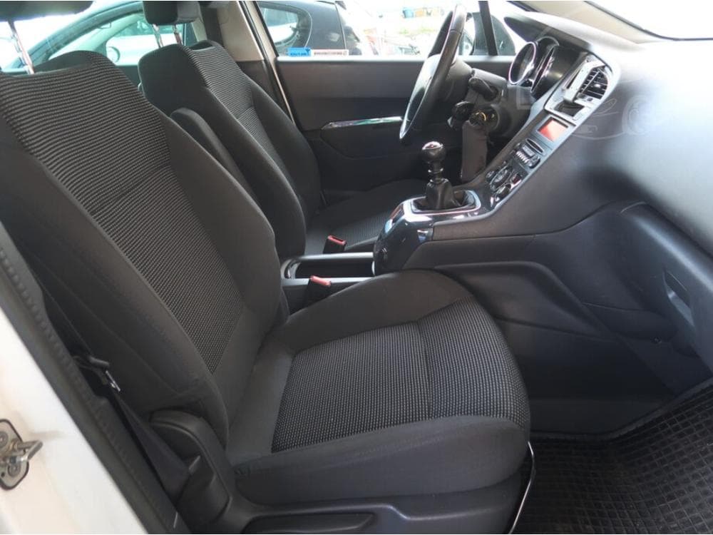 2014 Peugeot 5008 - 33