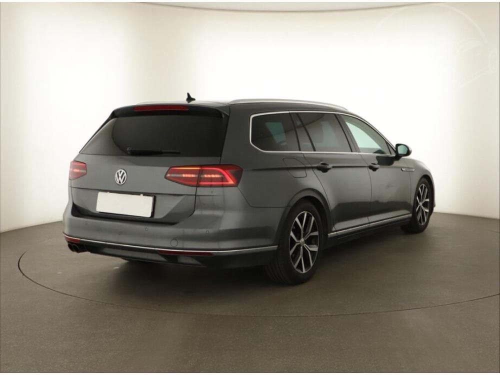 2016 Volkswagen PASSAT - 13