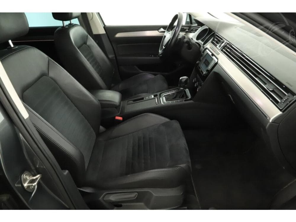 2016 Volkswagen PASSAT - 19