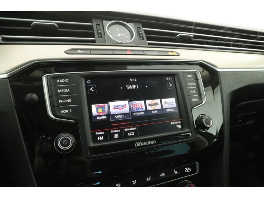 2016 Volkswagen PASSAT - 25