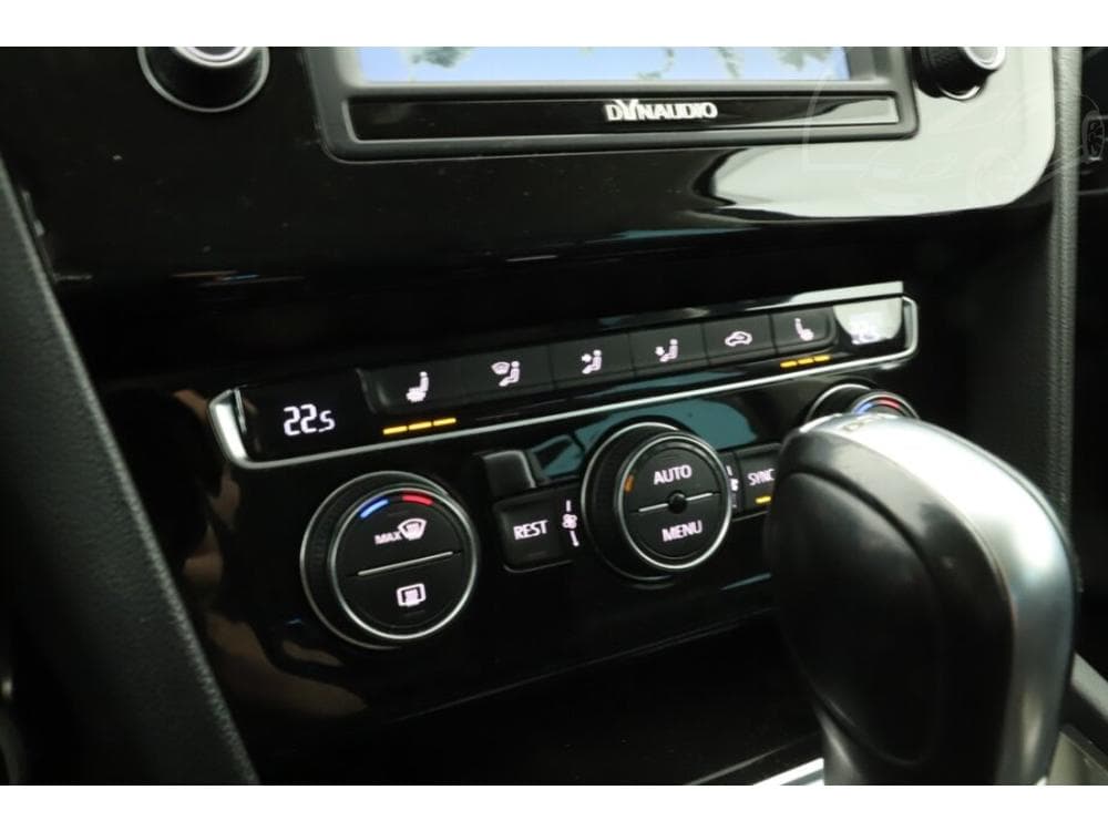2016 Volkswagen PASSAT - 28