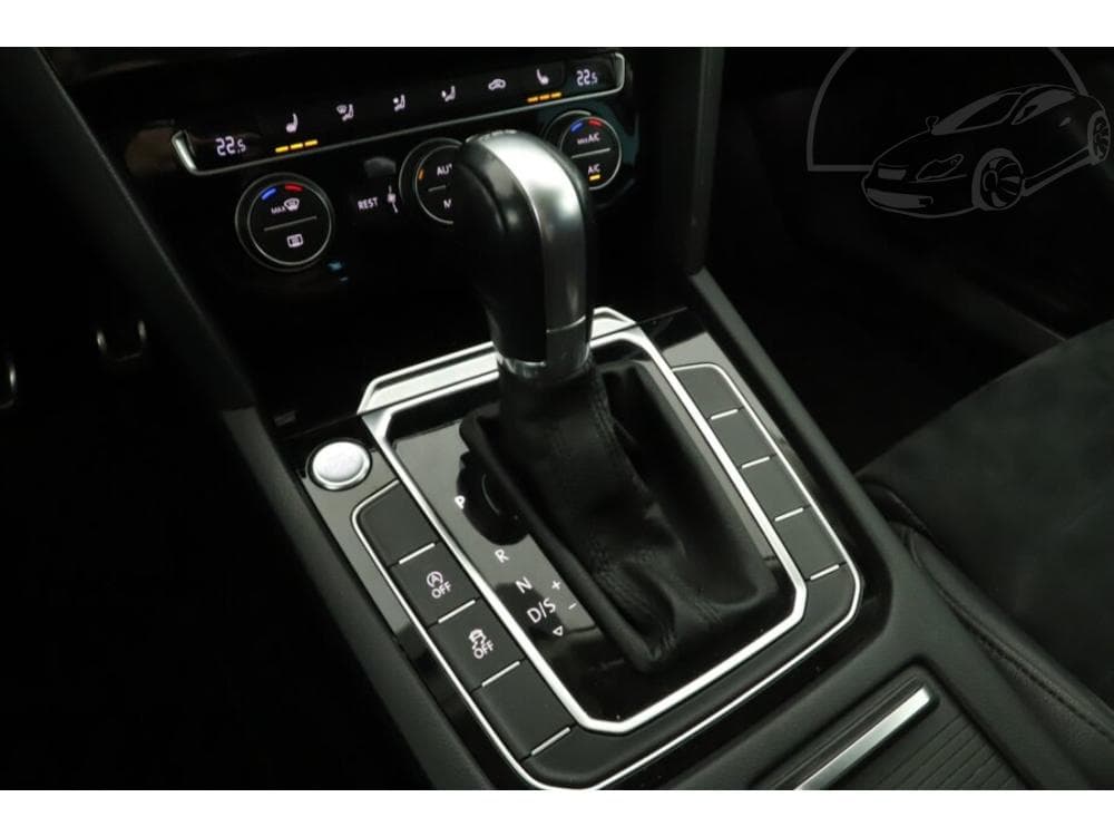 2016 Volkswagen PASSAT - 31