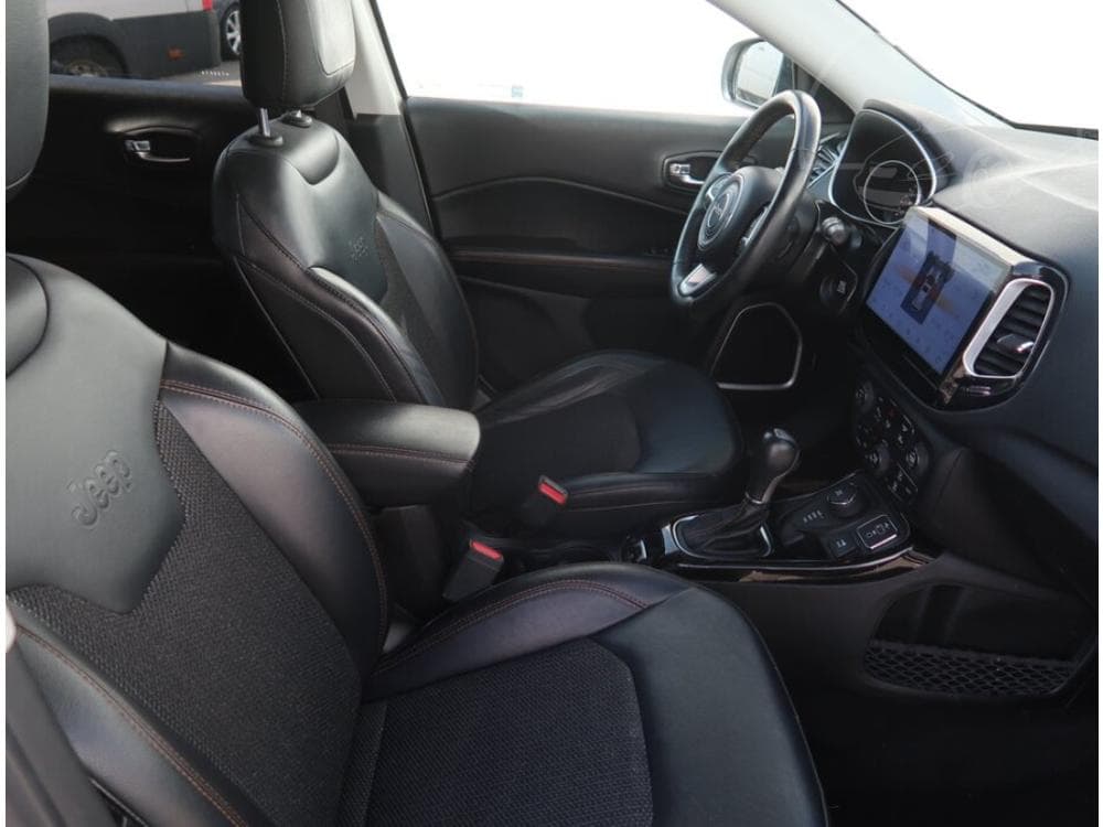 2019 Jeep COMPASS - 17