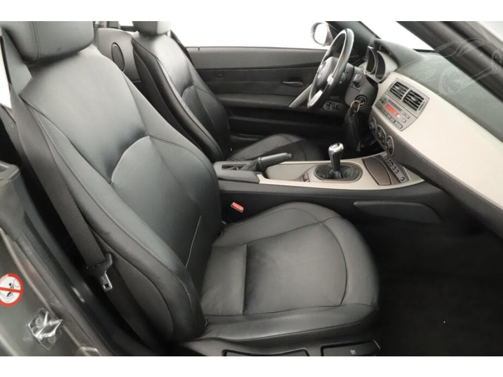 2005 BMW Z4 - 19