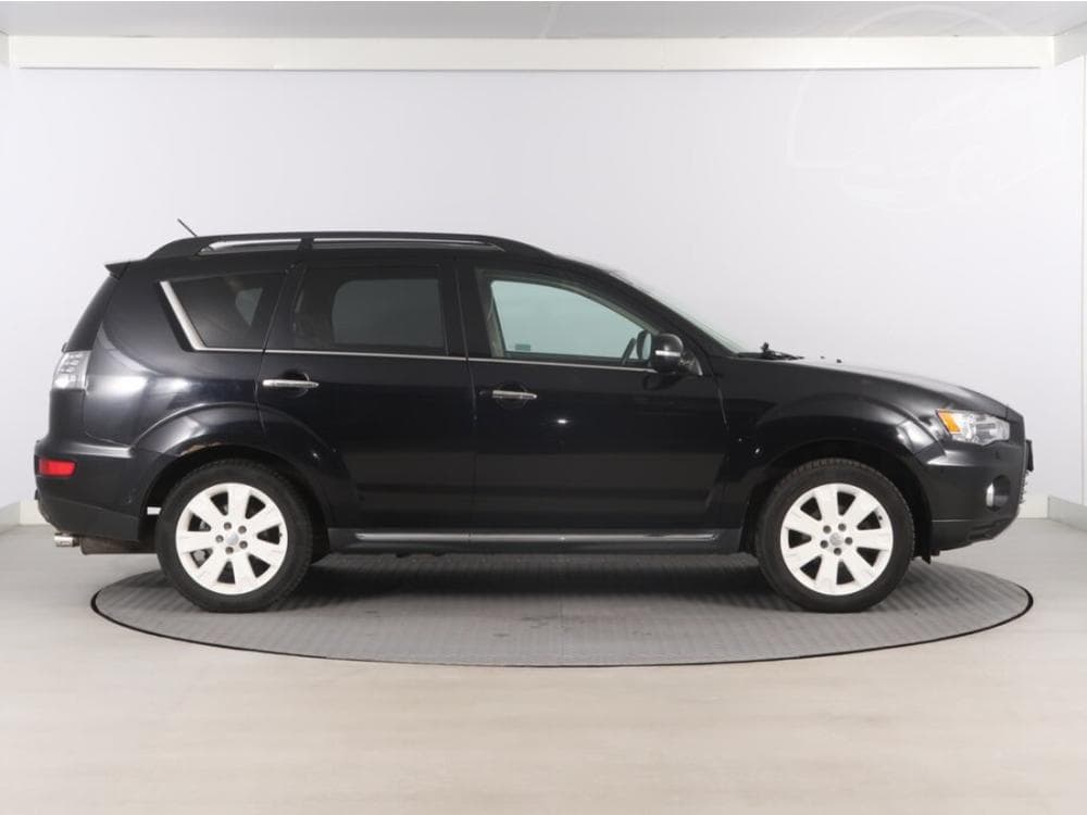 2011 Mitsubishi OUTLANDER - 11