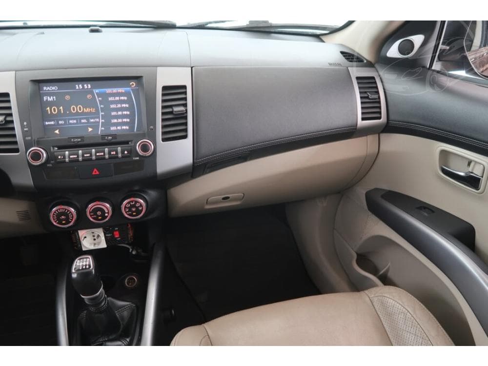 2011 Mitsubishi OUTLANDER - 15