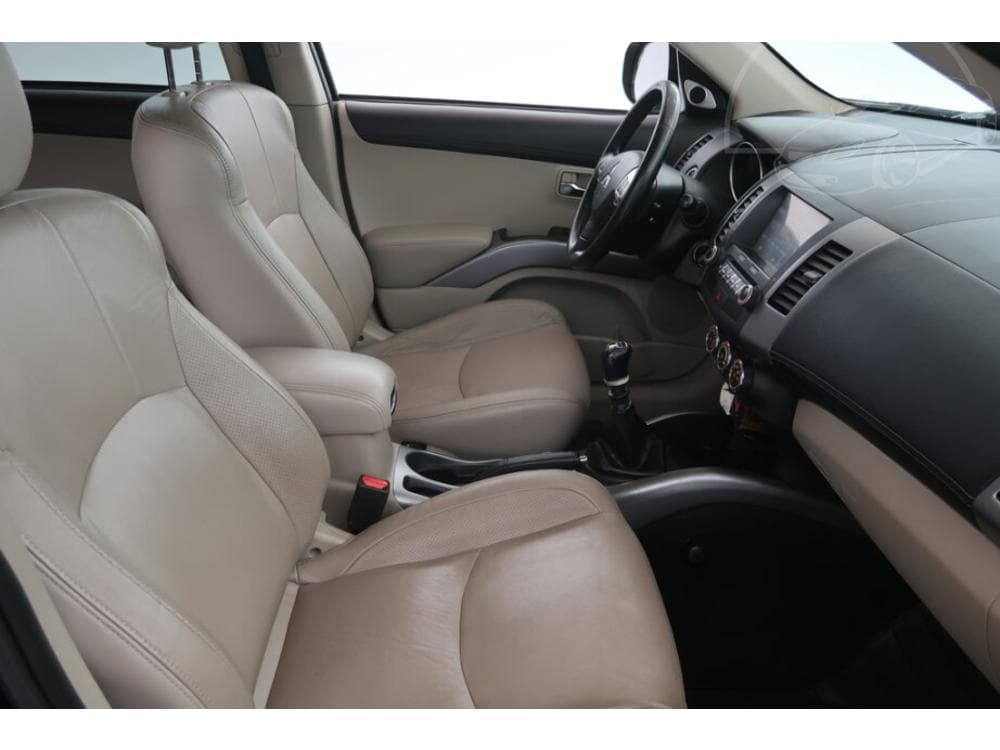 2011 Mitsubishi OUTLANDER - 17