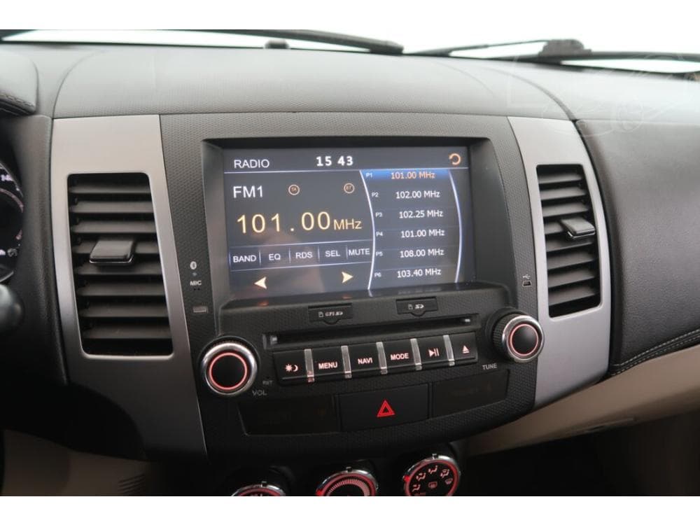 2011 Mitsubishi OUTLANDER - 23