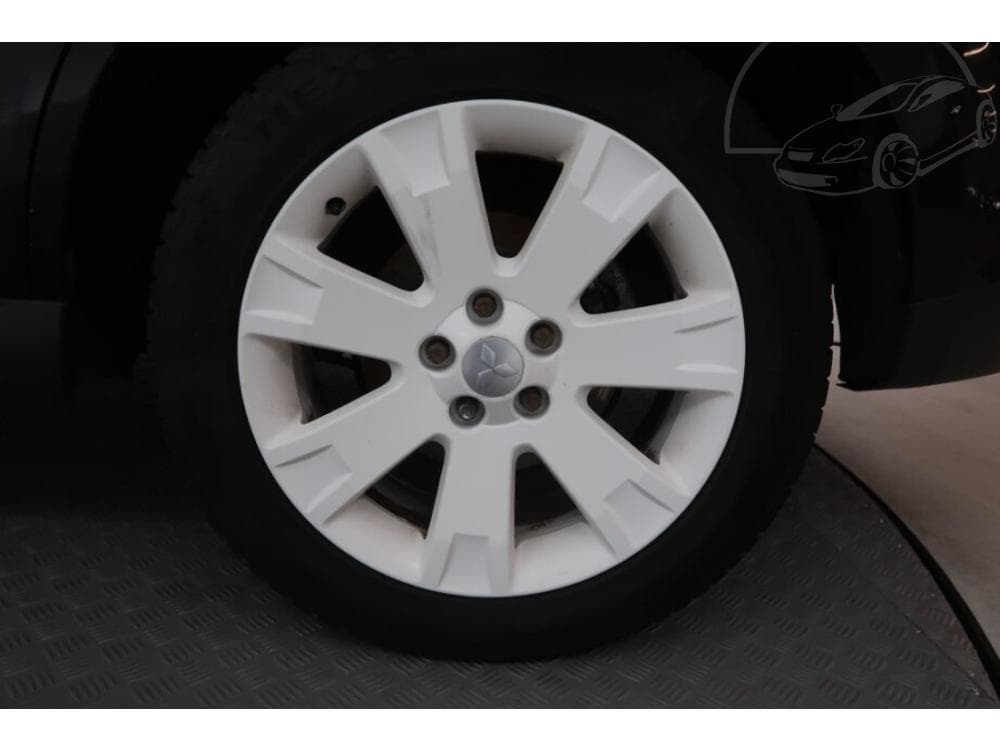 2011 Mitsubishi OUTLANDER - 27