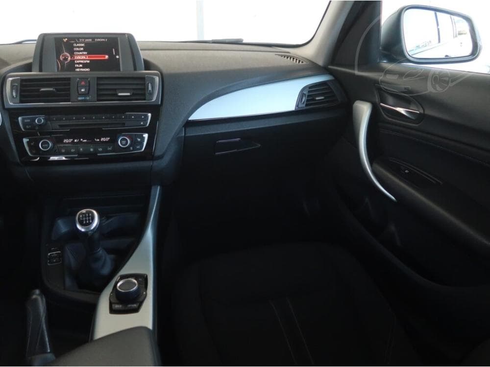 2016 BMW 1-SERIES - 22