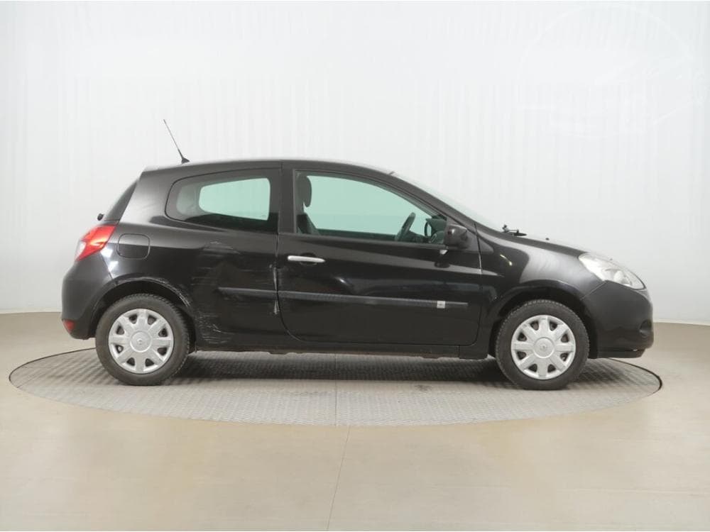 2011 Renault CLIO - 11