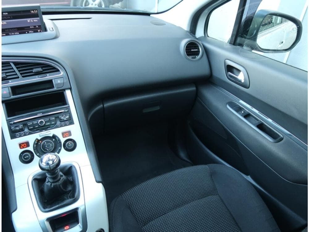 2011 Peugeot 5008 - 8
