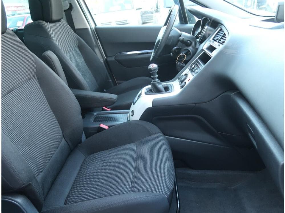 2011 Peugeot 5008 - 9