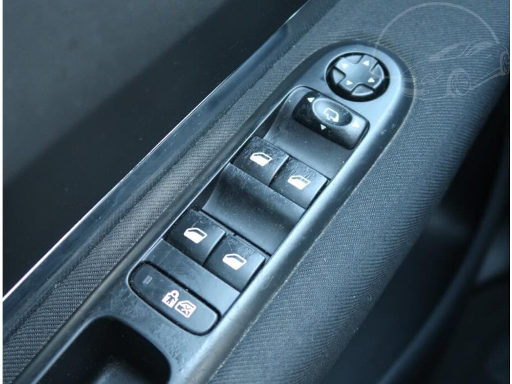 2011 Peugeot 5008 - 13