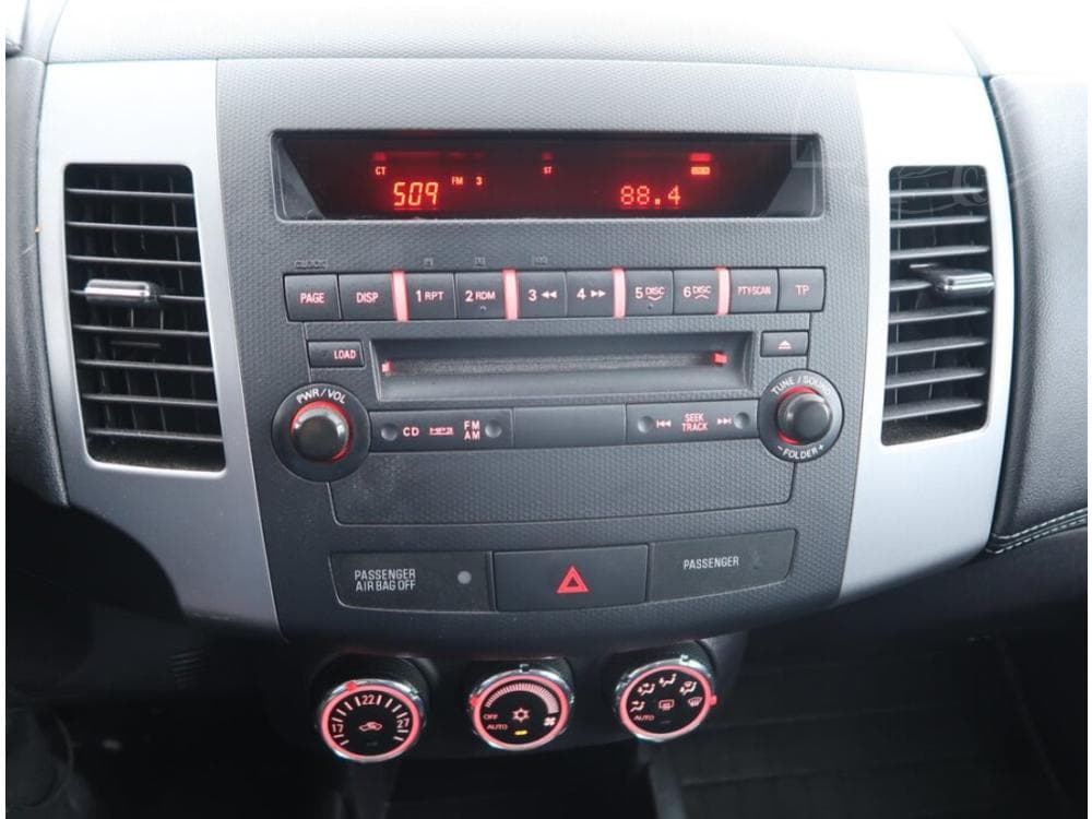 2012 Mitsubishi OUTLANDER - 9