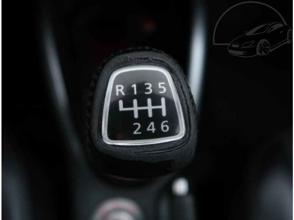 2012 Mitsubishi OUTLANDER - 10
