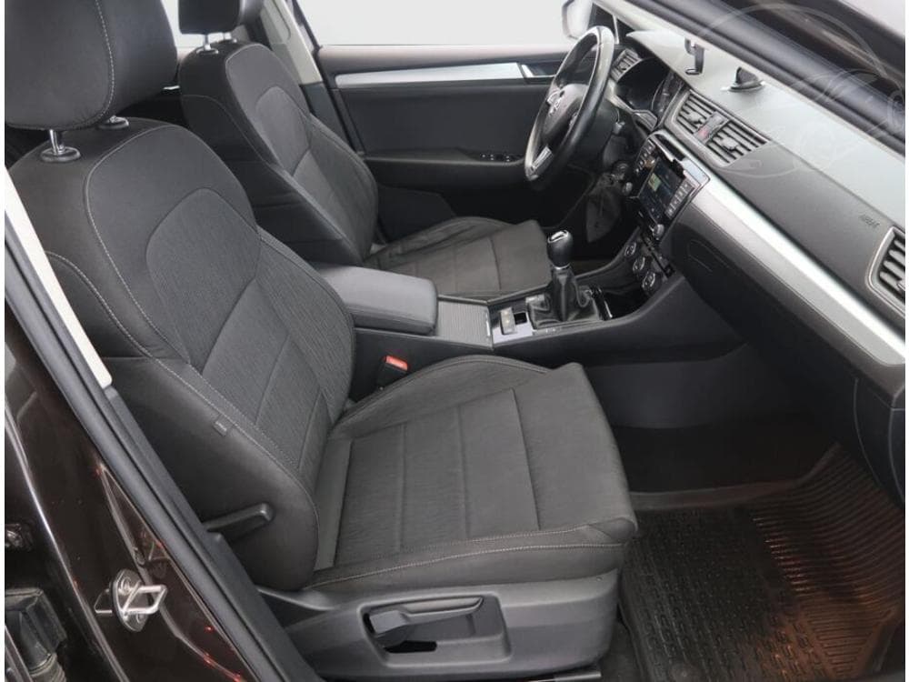 2015 Škoda SUPERB - 25