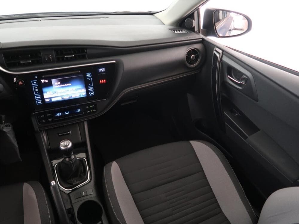 2017 Toyota AURIS - 8