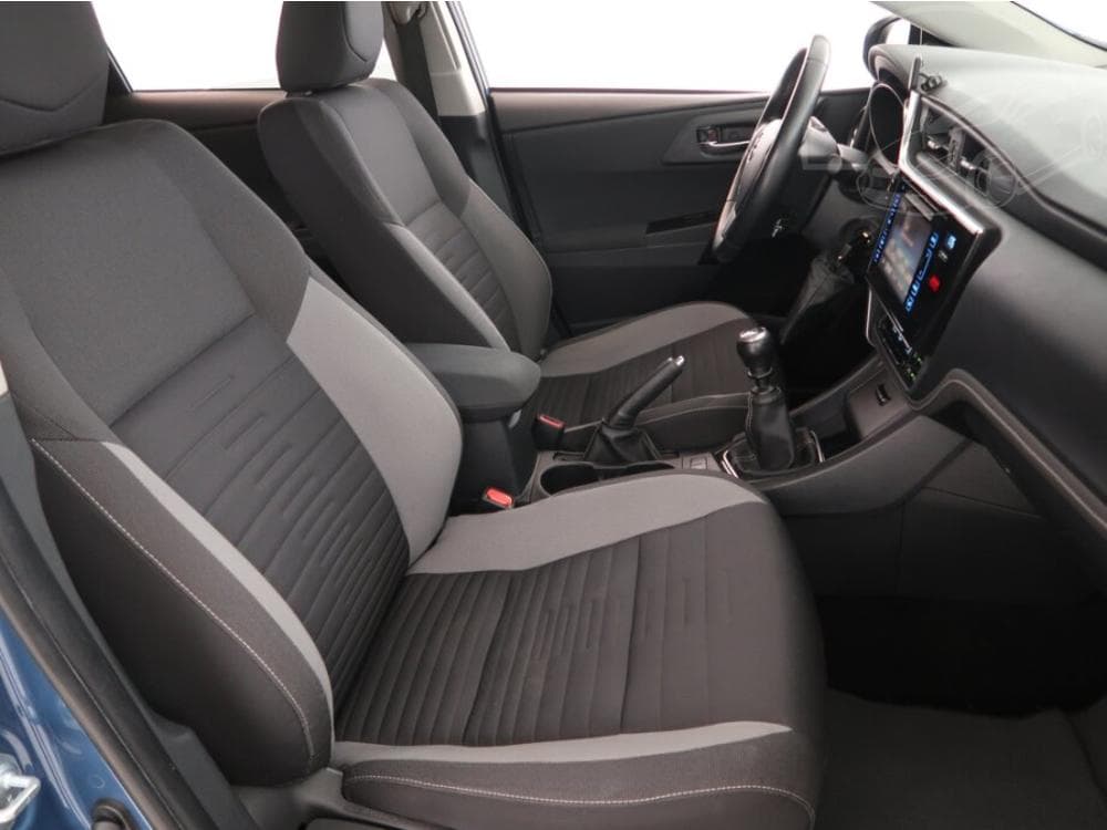 2017 Toyota AURIS - 9