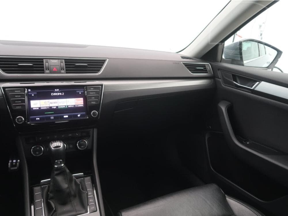 2015 Škoda SUPERB - 8