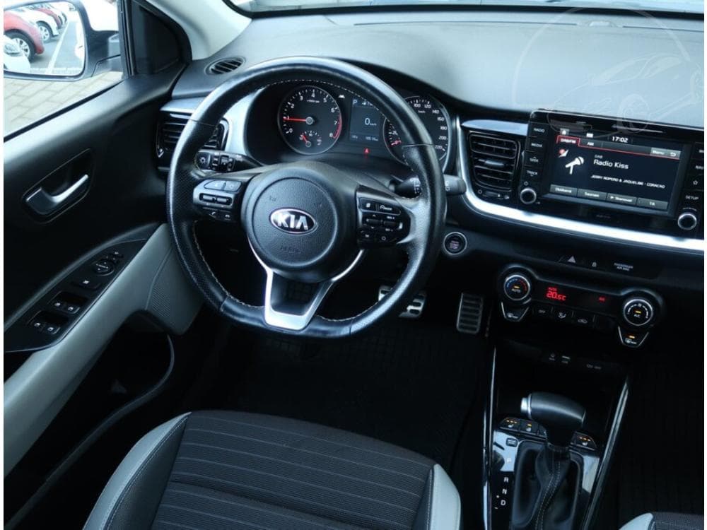 2020 Kia STONIC - 19