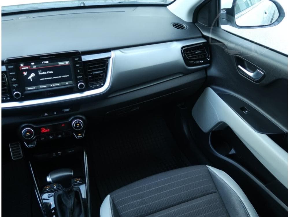 2020 Kia STONIC - 22