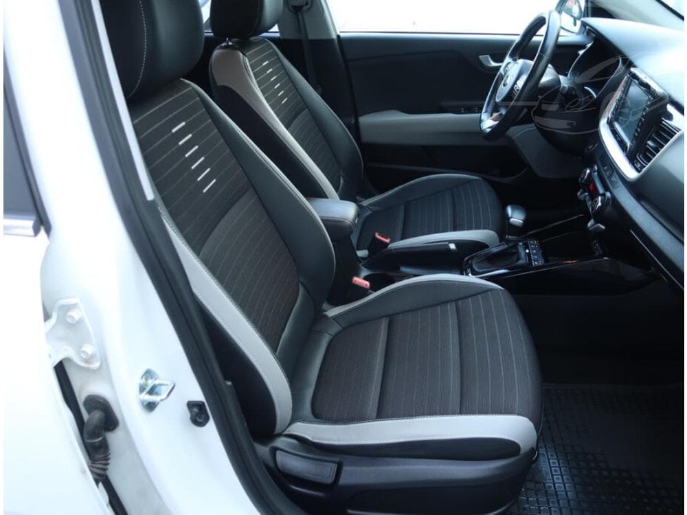 2020 Kia STONIC - 25