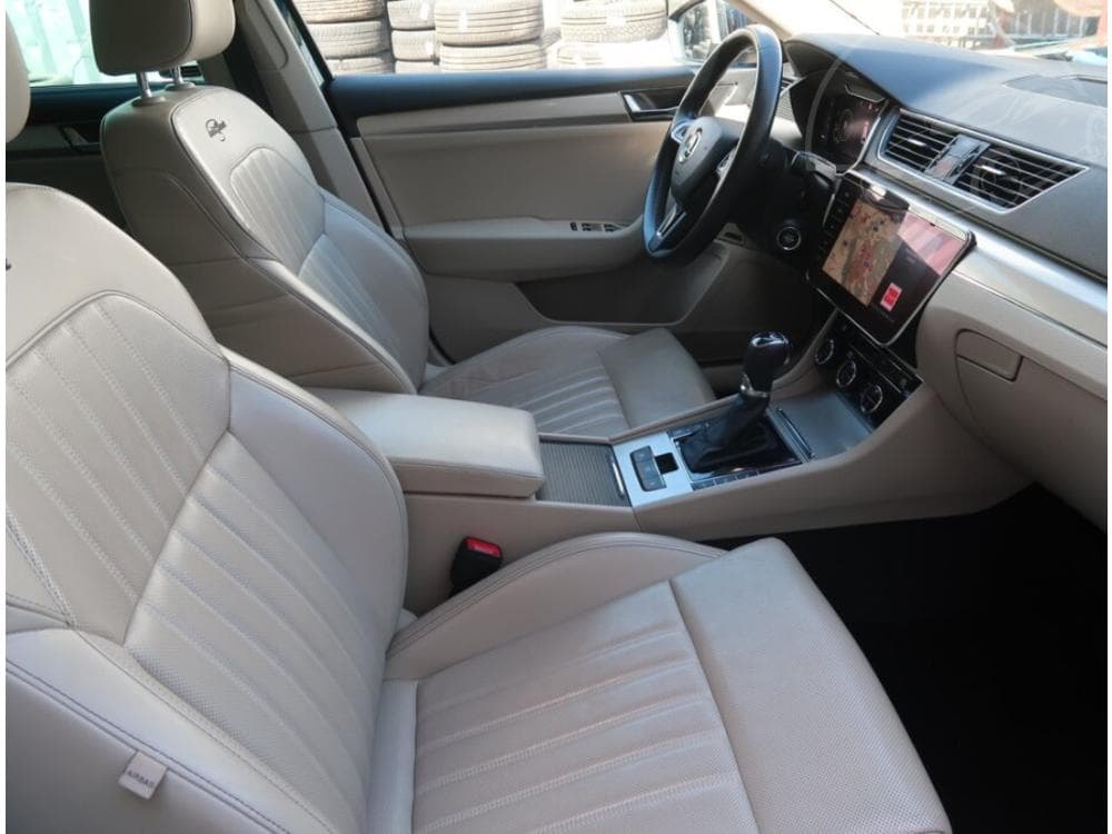 2019 Škoda SUPERB - 17