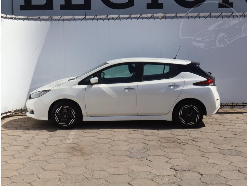 2022 Nissan LEAF - 7