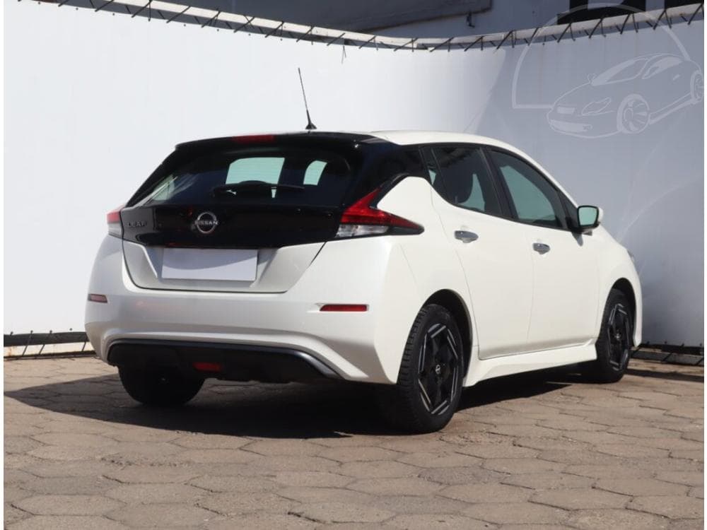 2022 Nissan LEAF - 13