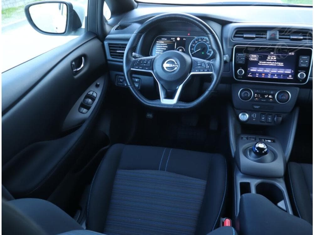 2022 Nissan LEAF - 19