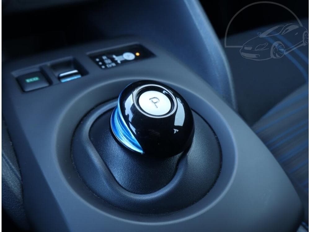 2022 Nissan LEAF - 34