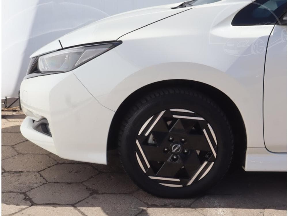 2022 Nissan LEAF - 40