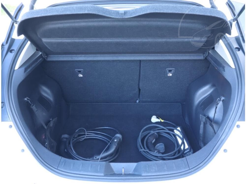 2022 Nissan LEAF - 43