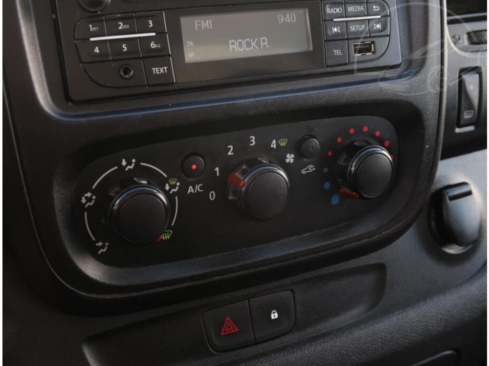 2015 Renault TRAFIC - 9