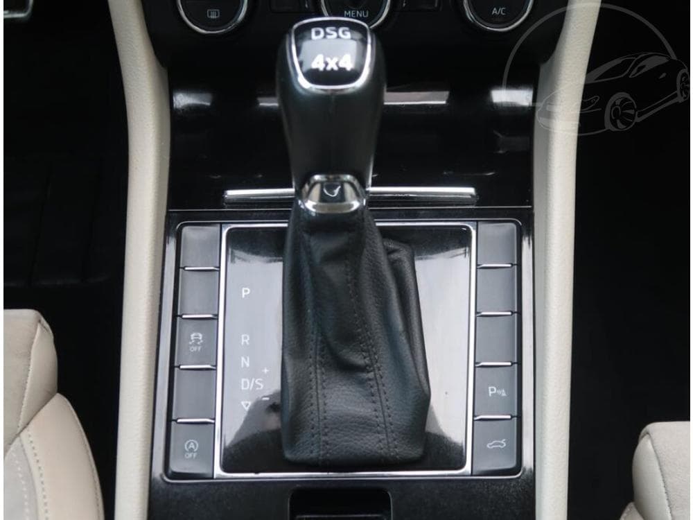 2015 Škoda SUPERB - 12